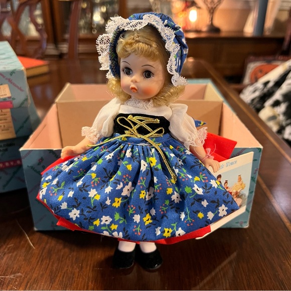 Hansel and Gretel Madame Alexander dolls 8” vintage 1978 - Picture 5 of 9